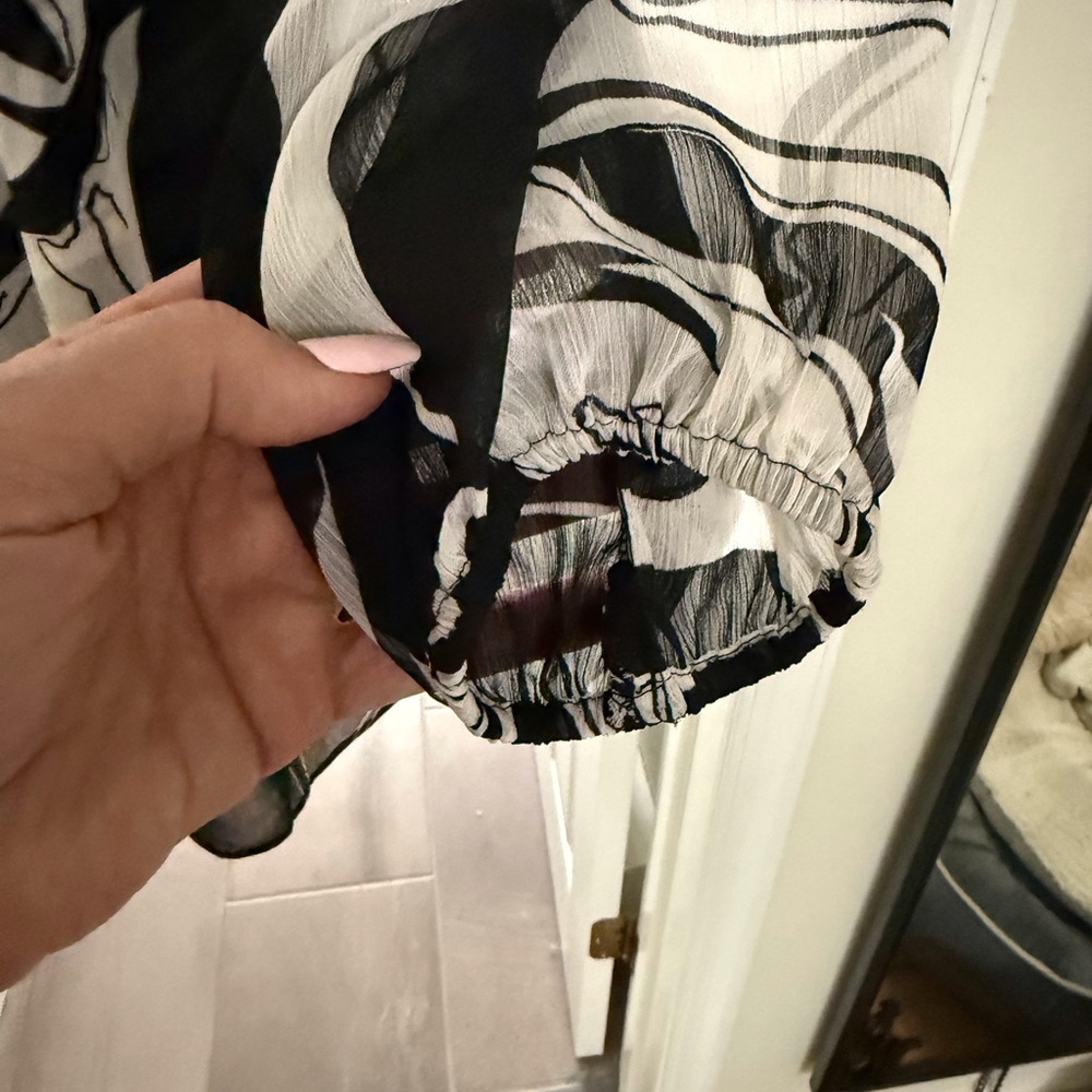 Express Monochrome Floral Blouse
